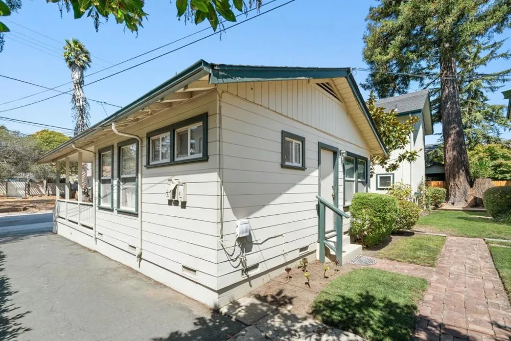 516 Capitola Avenue Capitola, CA 95010