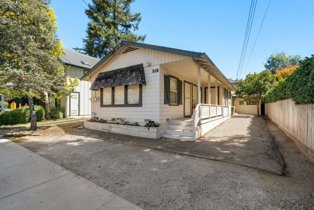516 Capitola Avenue Capitola, CA 95010