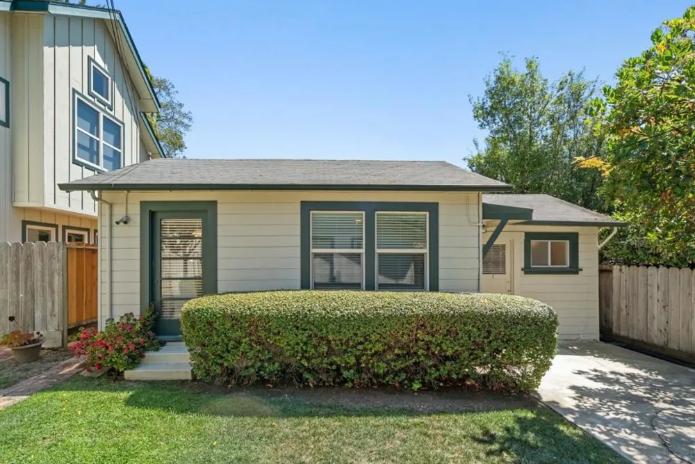 516 Capitola Avenue Capitola, CA 95010