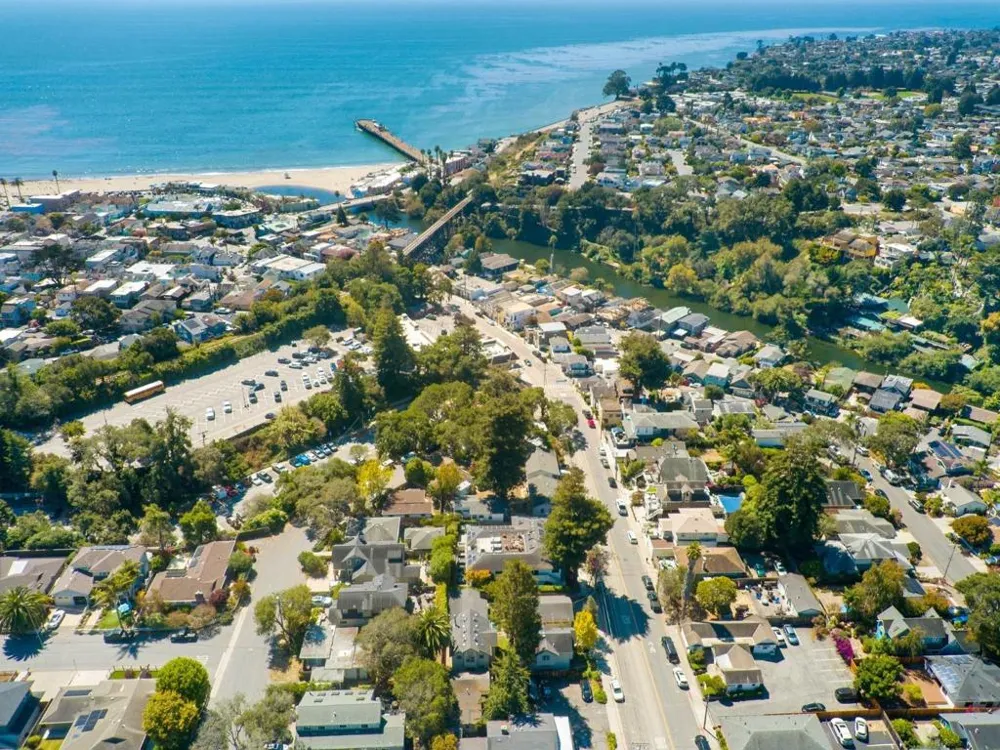516 Capitola Avenue Capitola, CA 95010