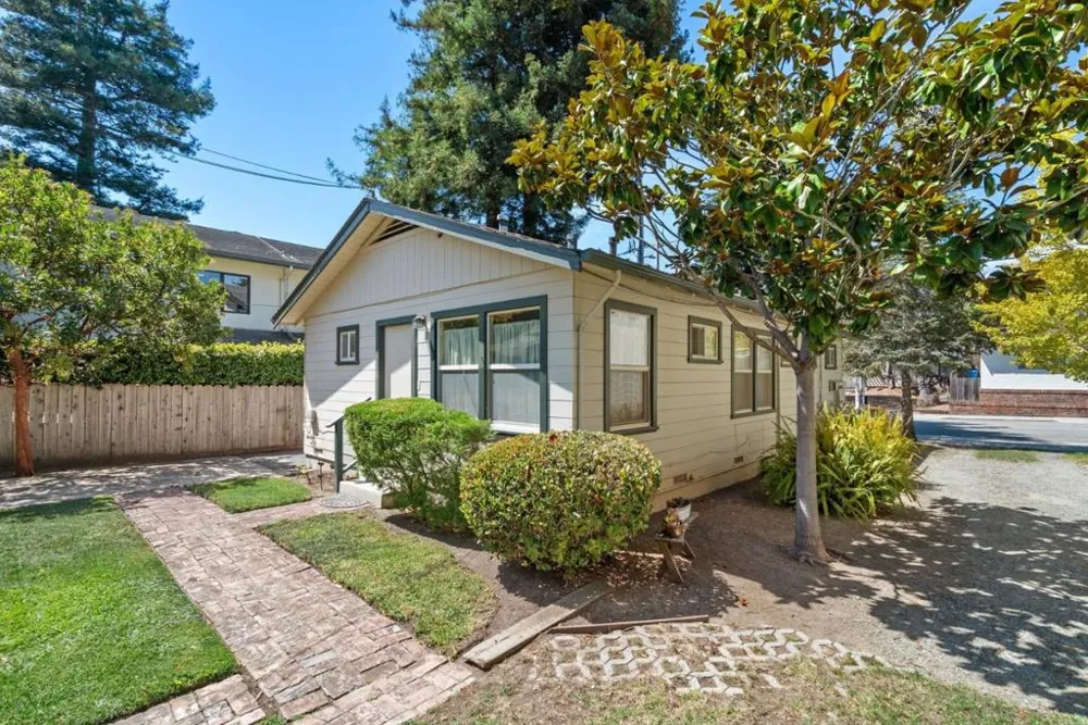 516 Capitola Avenue Capitola, CA 95010