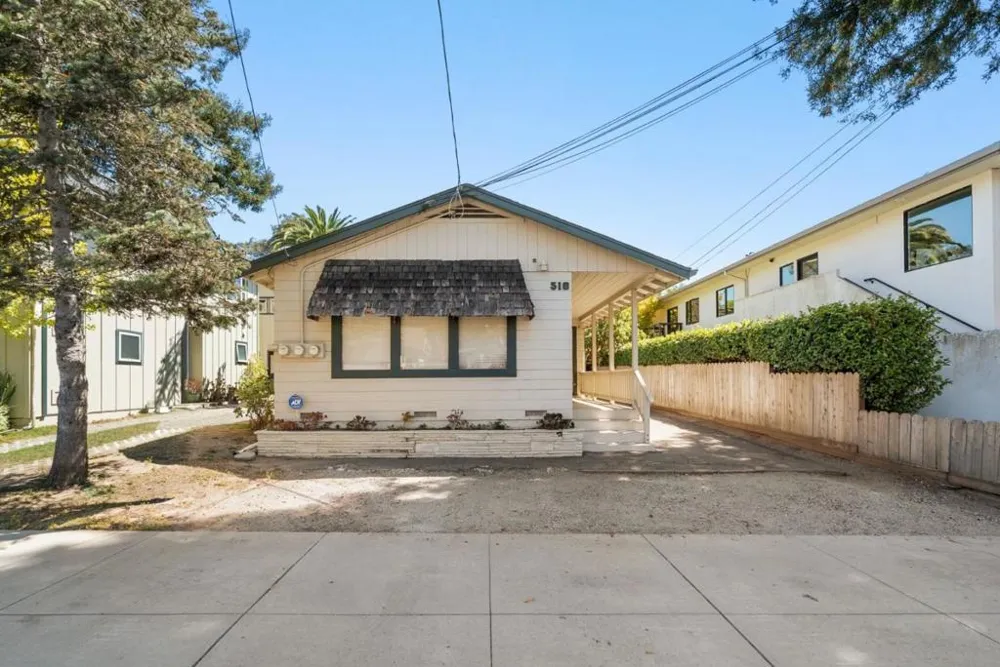 516 Capitola Avenue Capitola, CA 95010