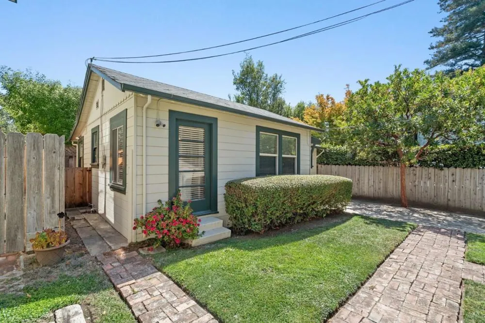 516 Capitola Avenue Capitola, CA 95010