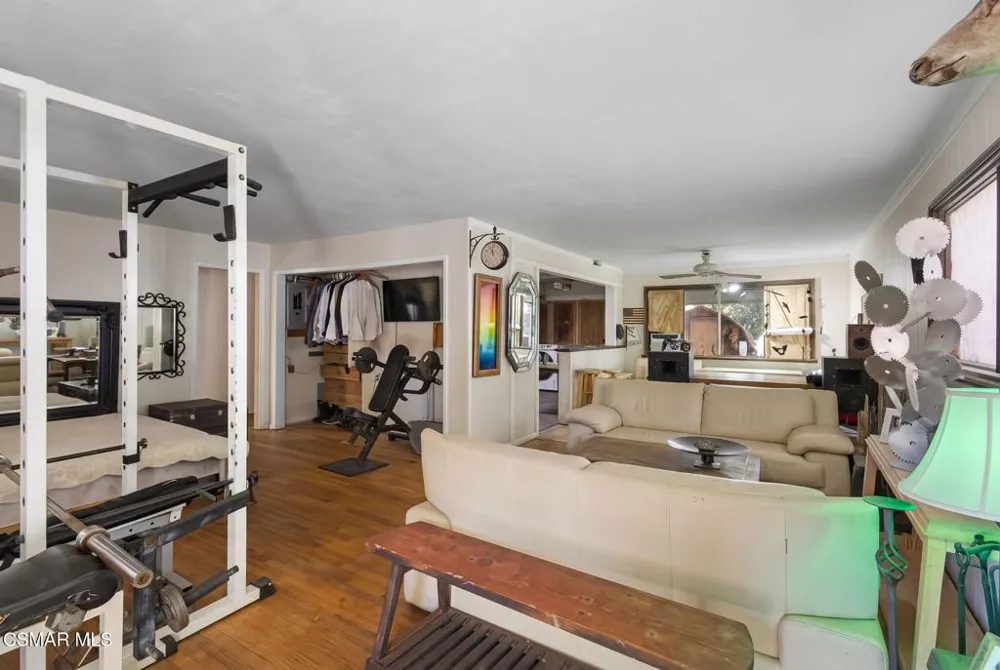 5631 Foothill Drive Agoura Hills, CA 91301