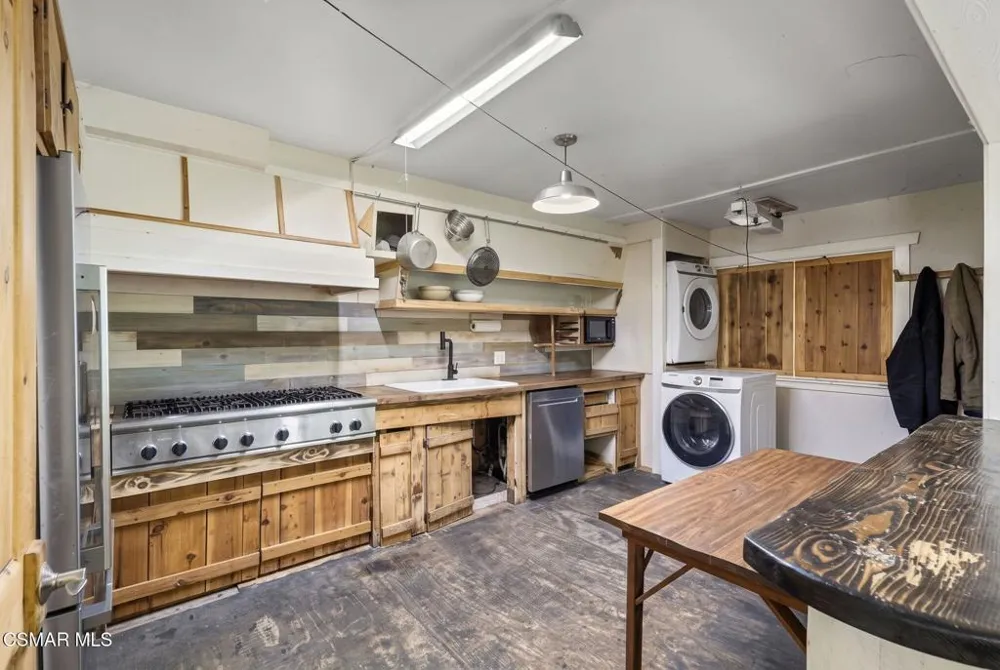 5631 Foothill Drive Agoura Hills, CA 91301
