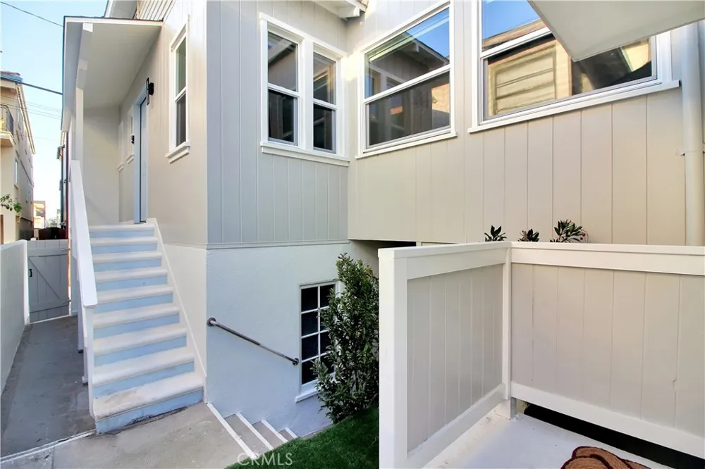 230 30th Street Hermosa Beach, CA 90254