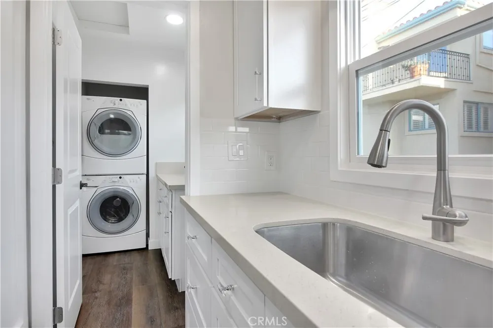 230 30th Street Hermosa Beach, CA 90254