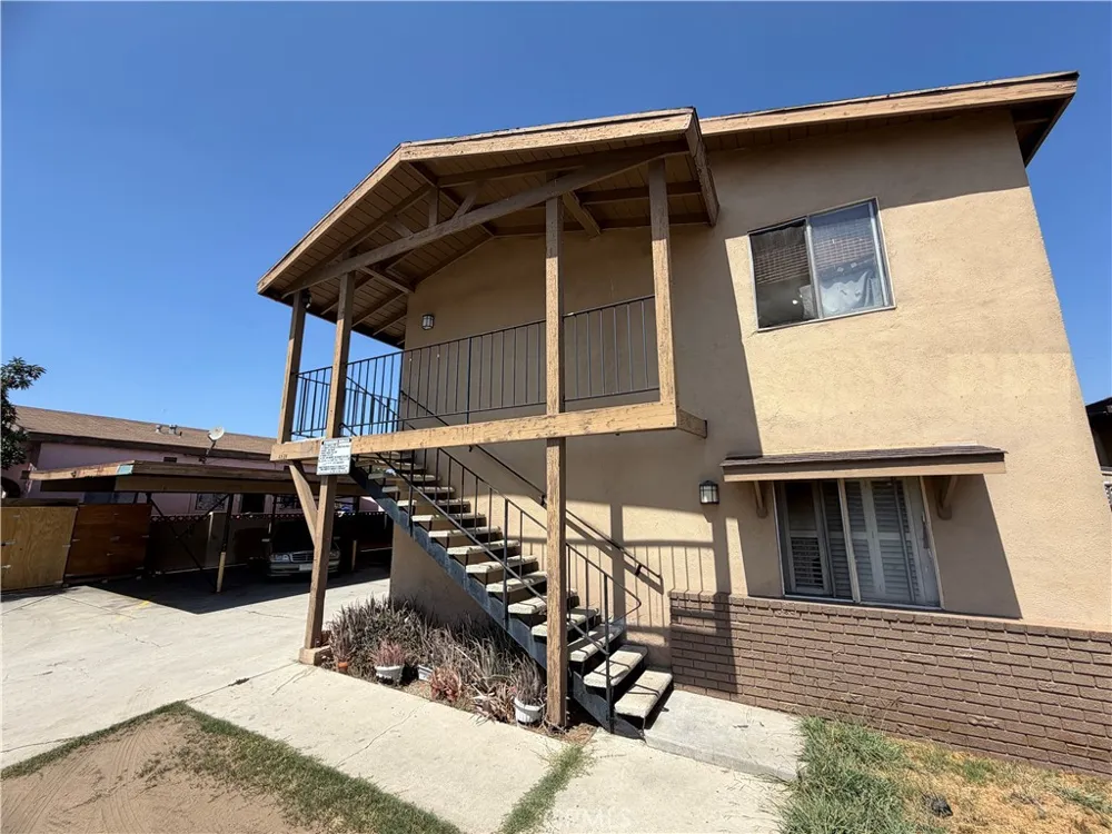 4329 E 55th Street #B Maywood, CA 90270