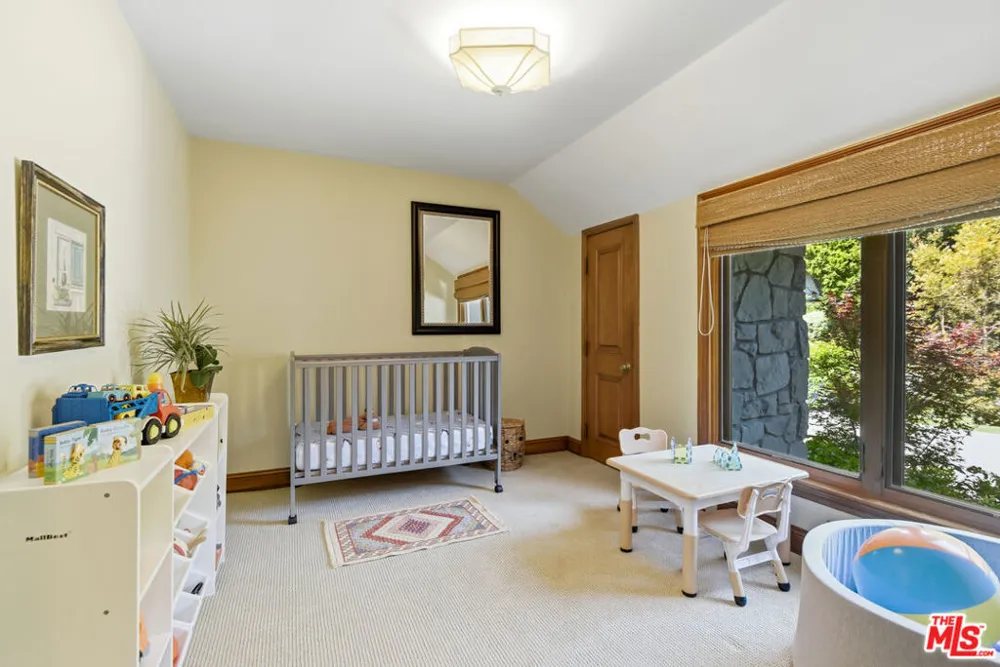 15946 Woodvale Road Los Angeles, CA 91436