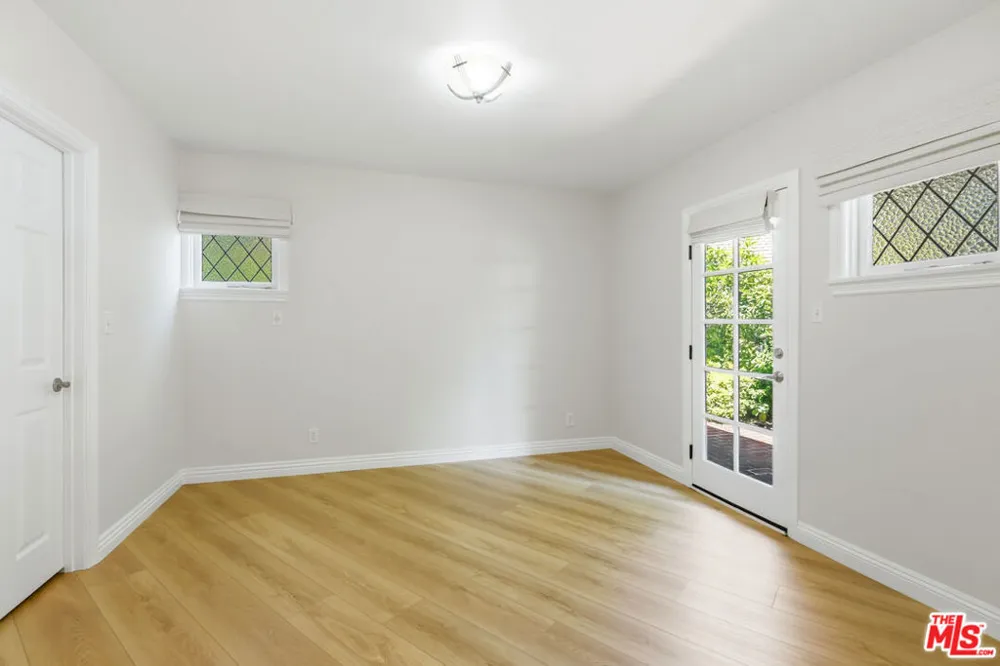 15946 Woodvale Road Los Angeles, CA 91436
