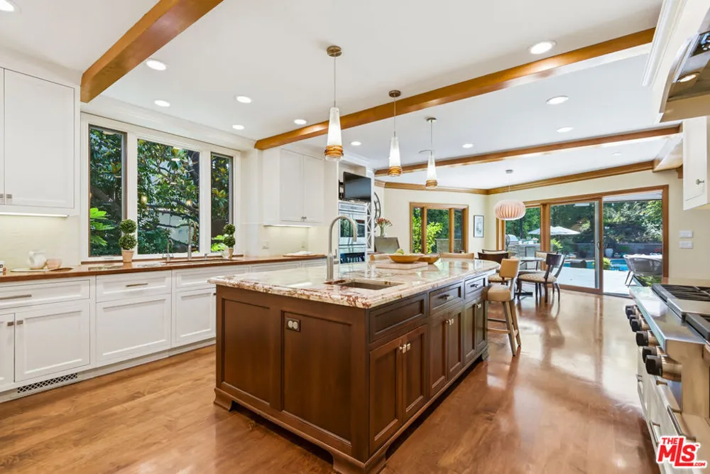 15946 Woodvale Road Los Angeles, CA 91436