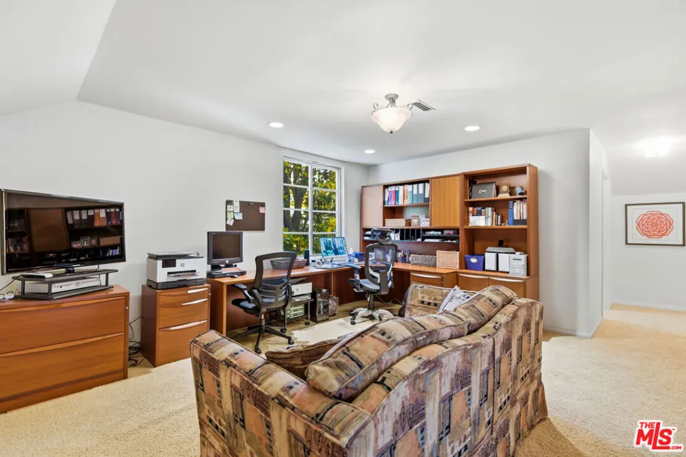 15946 Woodvale Road Los Angeles, CA 91436