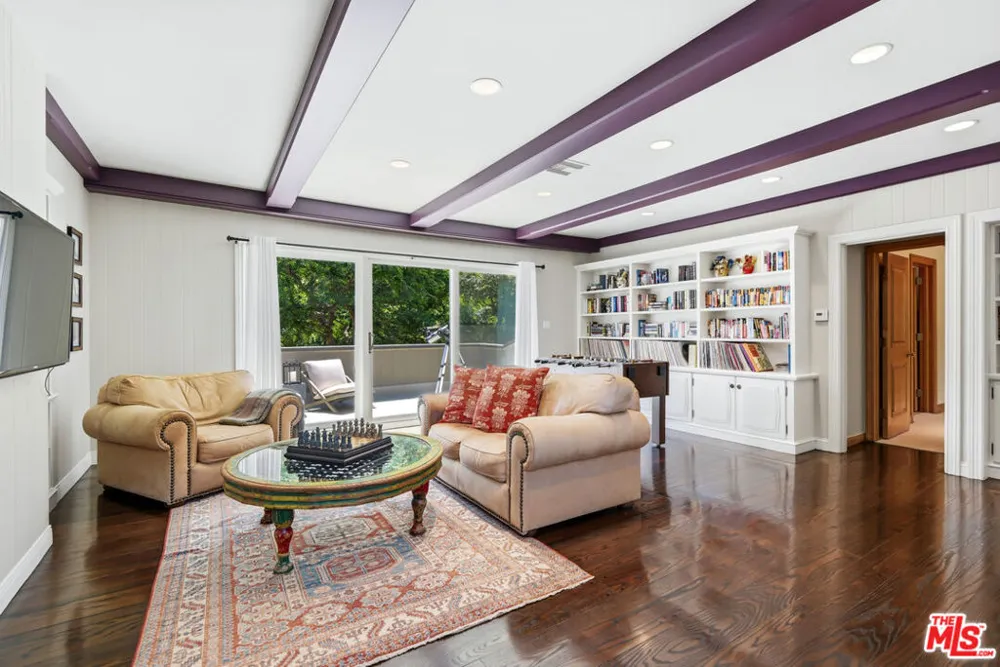 15946 Woodvale Road Los Angeles, CA 91436