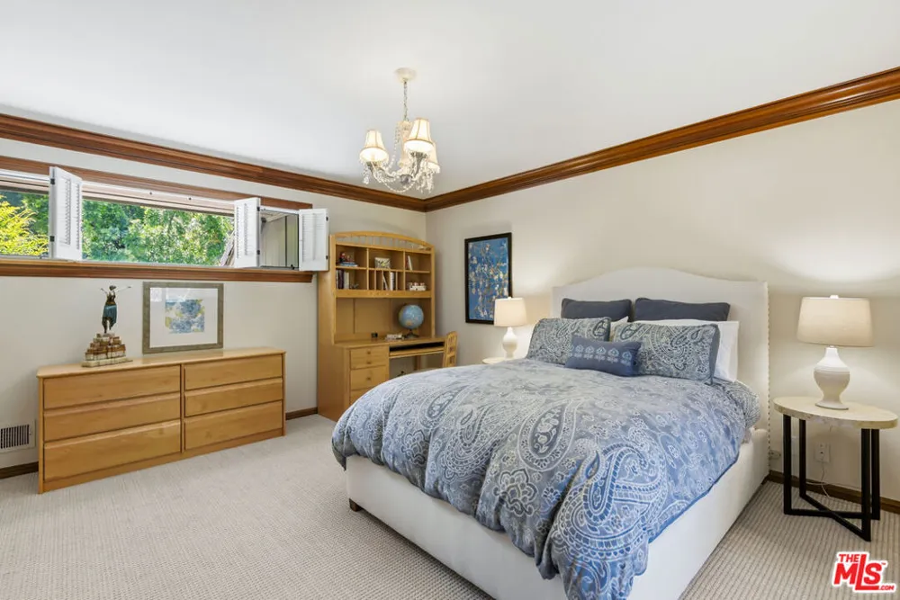 15946 Woodvale Road Los Angeles, CA 91436