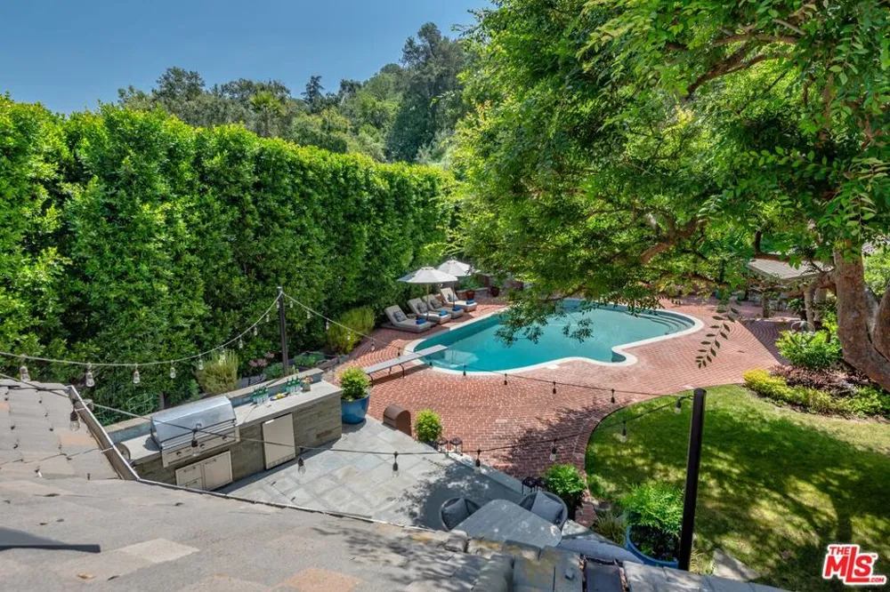 15946 Woodvale Road Los Angeles, CA 91436