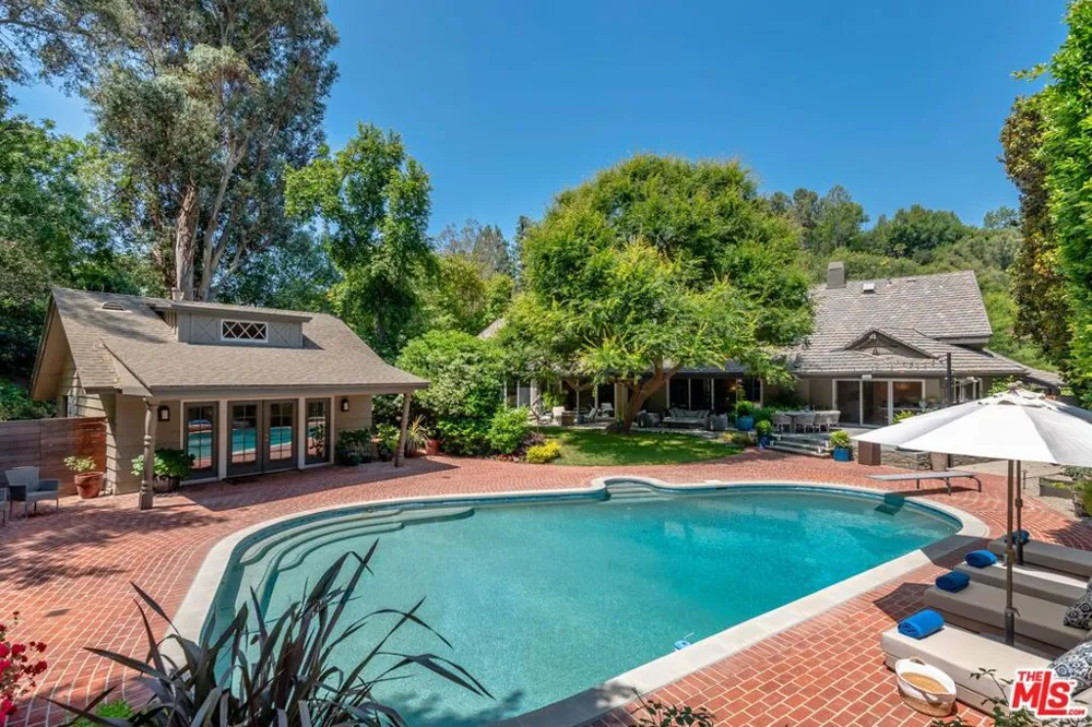 15946 Woodvale Road Los Angeles, CA 91436