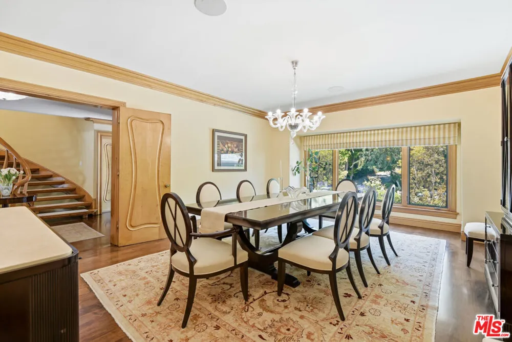 15946 Woodvale Road Los Angeles, CA 91436