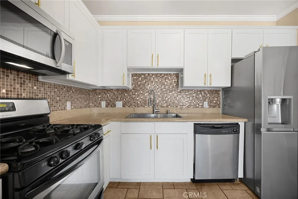 6938 Laurel Canyon #303 North Hollywood, CA 91605