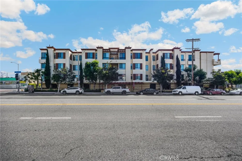 6938 Laurel Canyon #303 North Hollywood, CA 91605