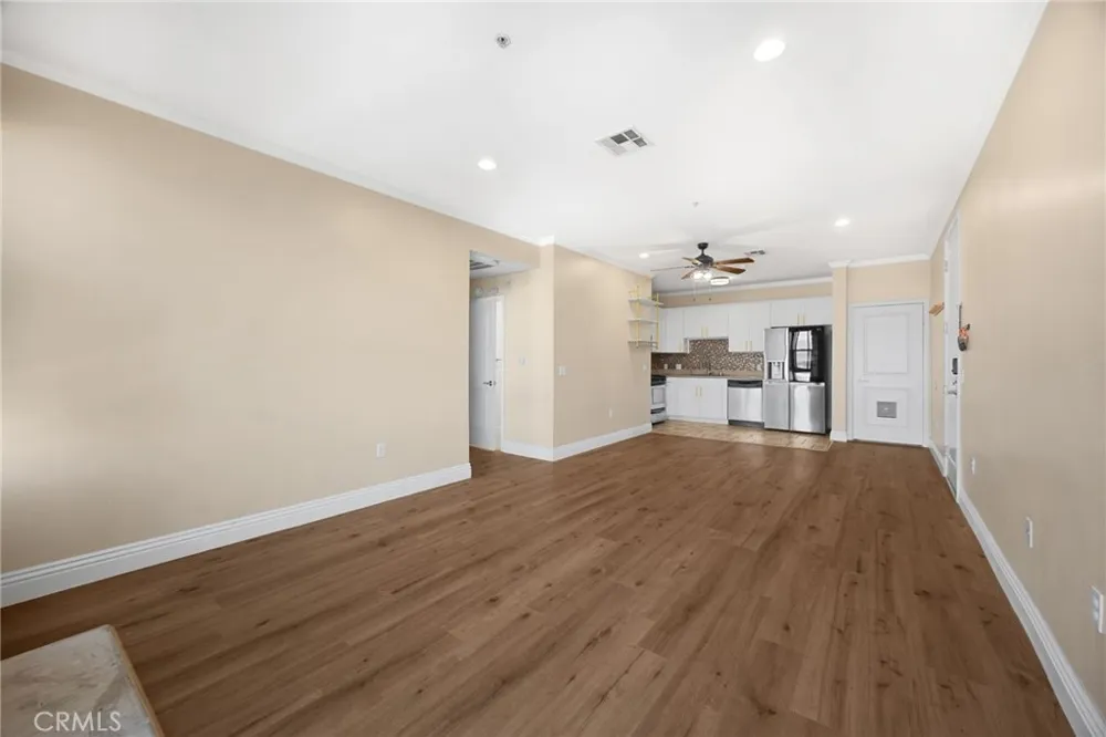 6938 Laurel Canyon #303 North Hollywood, CA 91605