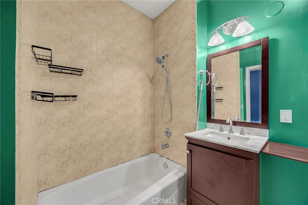 6938 Laurel Canyon #303 North Hollywood, CA 91605