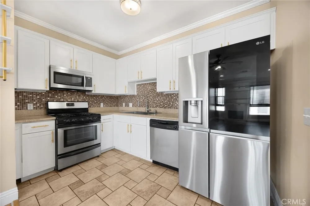 6938 Laurel Canyon #303 North Hollywood, CA 91605