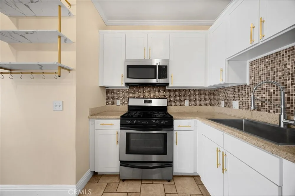 6938 Laurel Canyon #303 North Hollywood, CA 91605