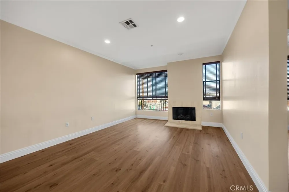 6938 Laurel Canyon #303 North Hollywood, CA 91605