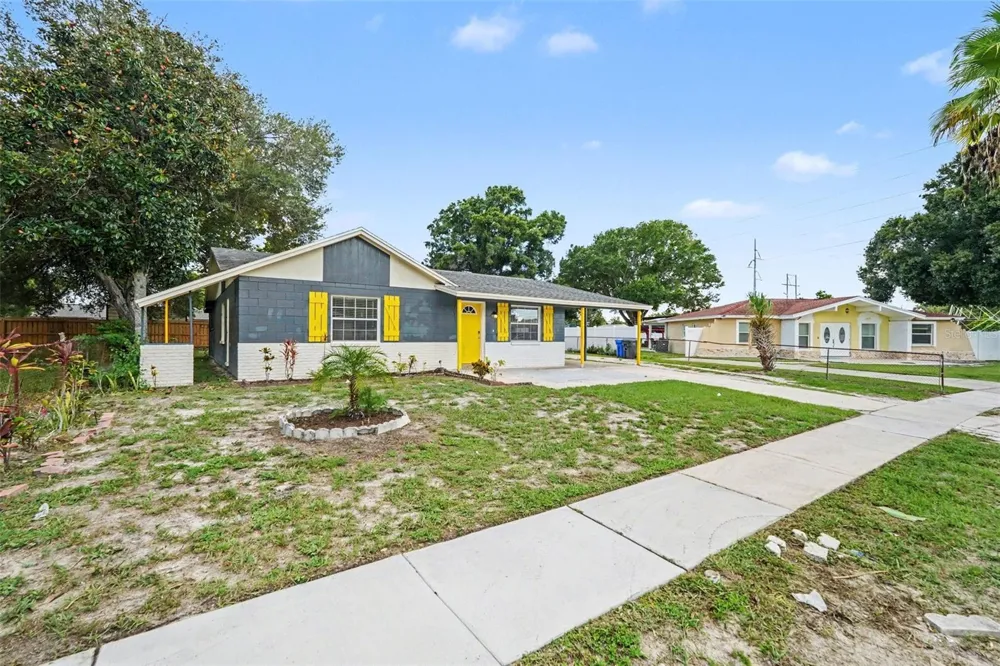 8503 FISH LAKE ROAD Tampa, FL 33619