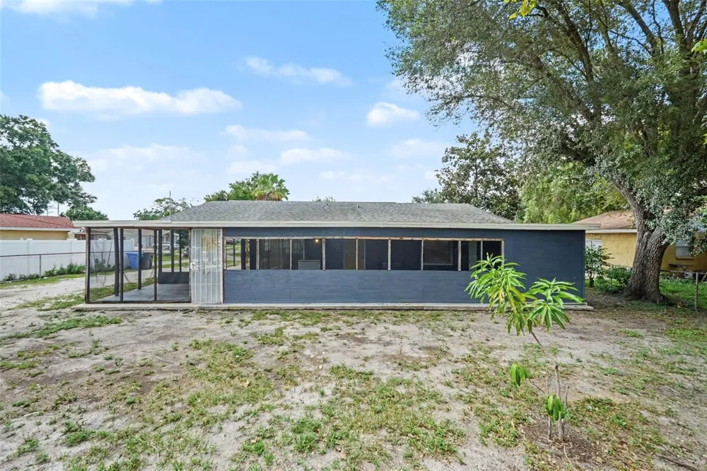 8503 FISH LAKE ROAD Tampa, FL 33619