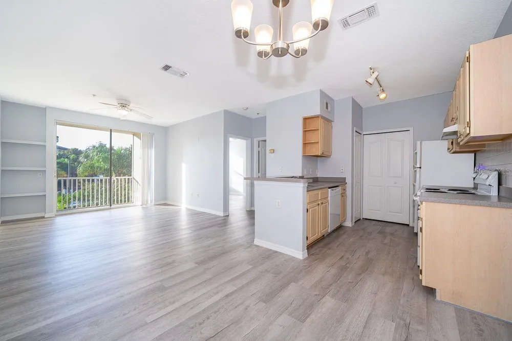 8900 LEGACY COURT #204 Kissimmee, FL 34747