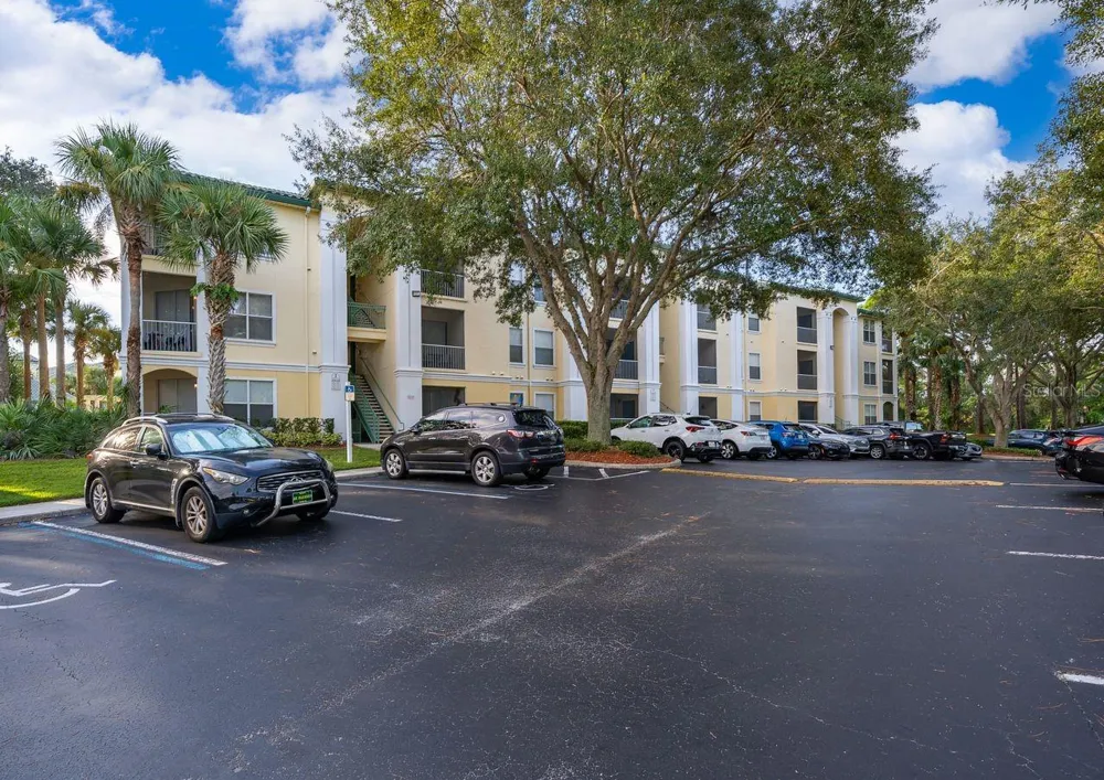 8900 LEGACY COURT #204 Kissimmee, FL 34747