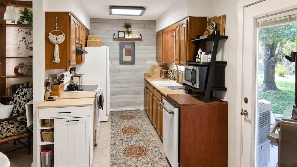502 E Ash Drive Johnson City, TX 78636