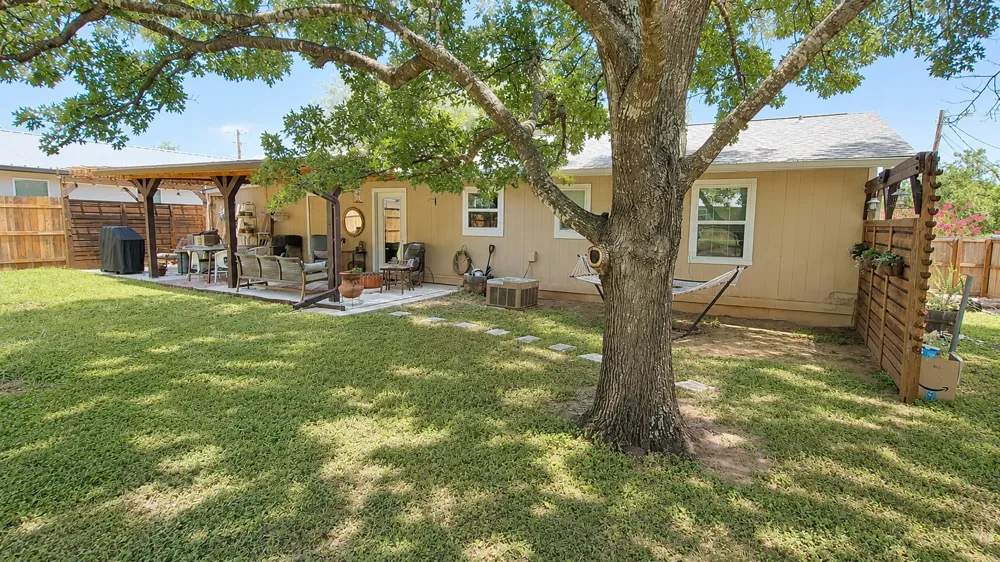 502 E Ash Drive Johnson City, TX 78636