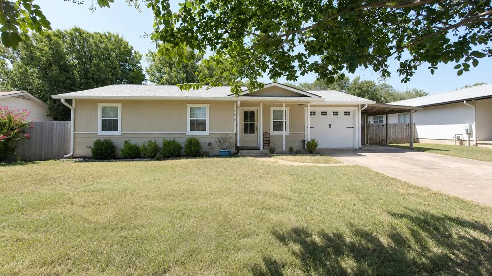 502 E Ash Drive Johnson City, TX 78636