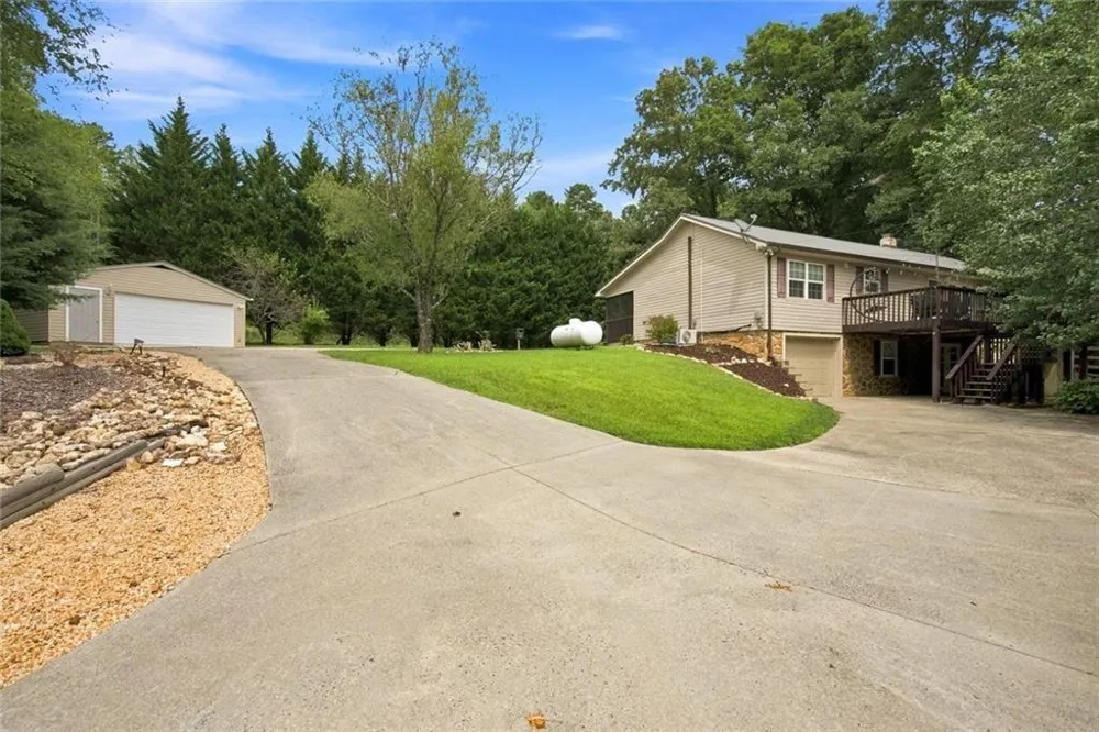 33 Pigeon Creek Drive Blue Ridge, GA 30513