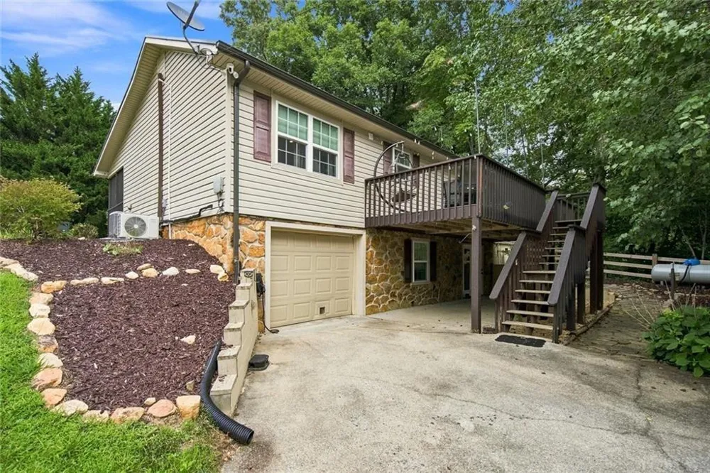 33 Pigeon Creek Drive Blue Ridge, GA 30513