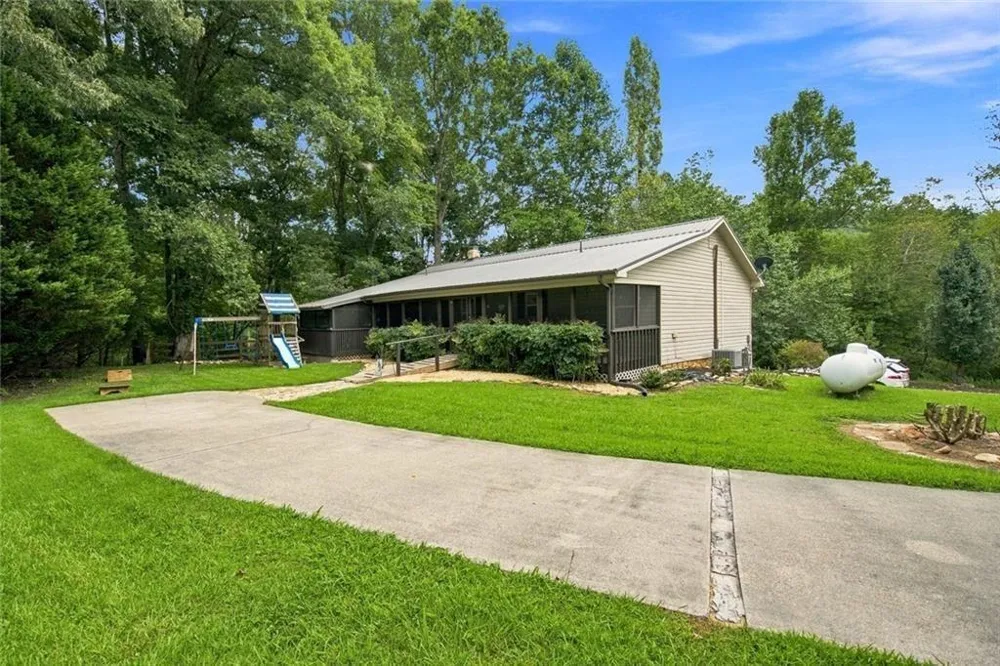 33 Pigeon Creek Drive Blue Ridge, GA 30513