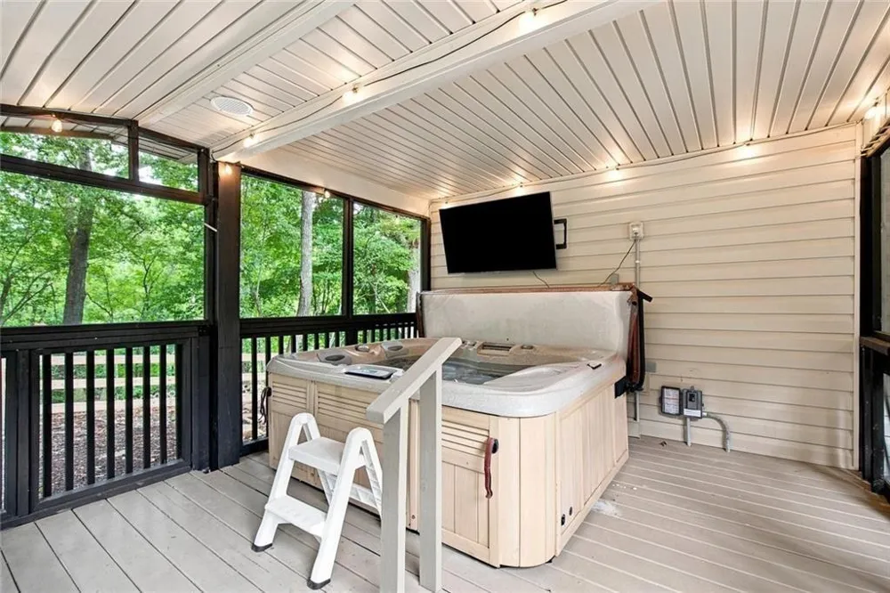 33 Pigeon Creek Drive Blue Ridge, GA 30513