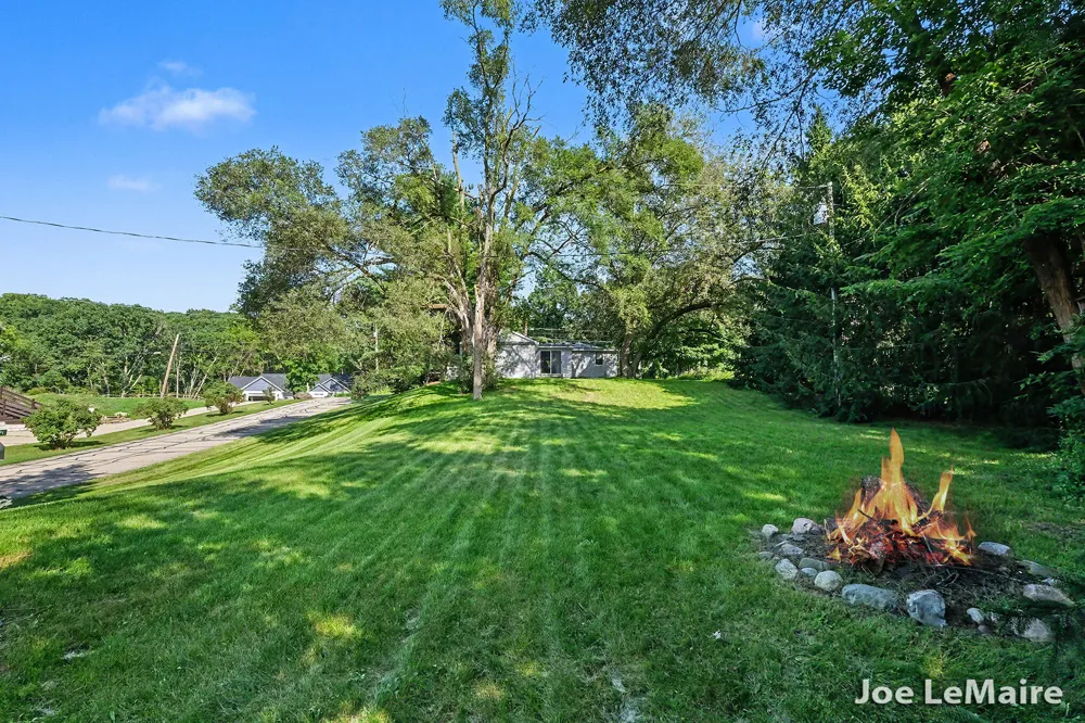 4977 Hunsberger Avenue NE Grand Rapids, MI 49525