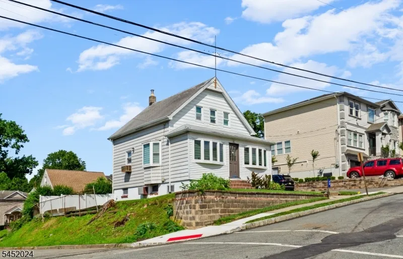 48 Cedarhurst Ave Woodland Park, NJ 07424