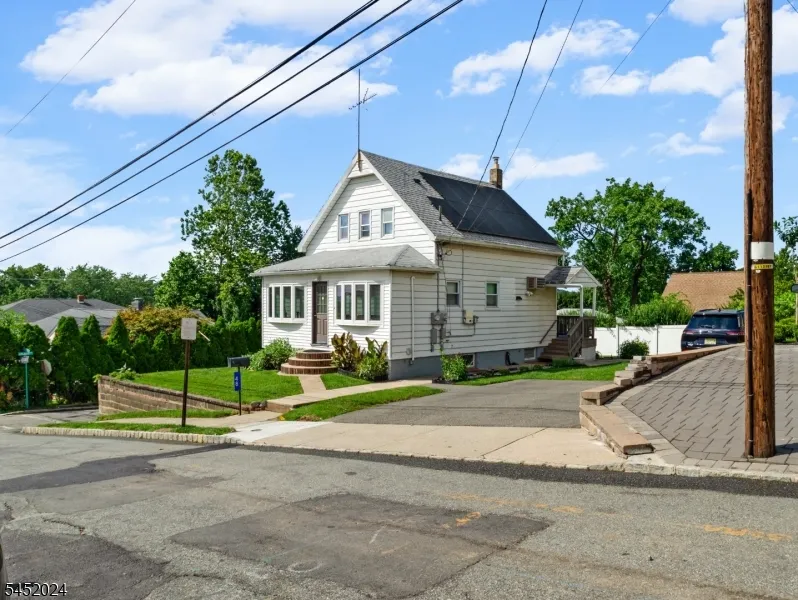 48 Cedarhurst Ave Woodland Park, NJ 07424