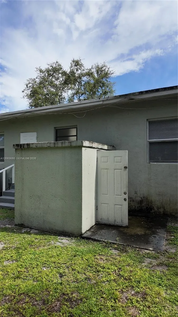 2027 NW 91st St #2025 Miami, FL 33147