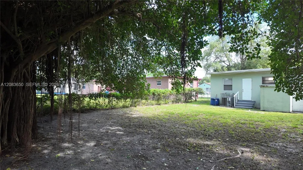 2027 NW 91st St #2025 Miami, FL 33147