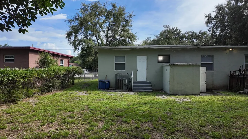 2027 NW 91st St #2025 Miami, FL 33147