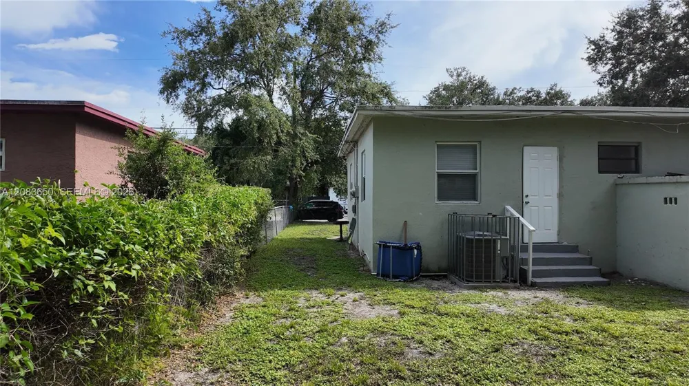 2027 NW 91st St #2025 Miami, FL 33147