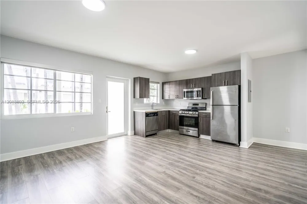 331 85th St #10 Miami Beach, FL 33141