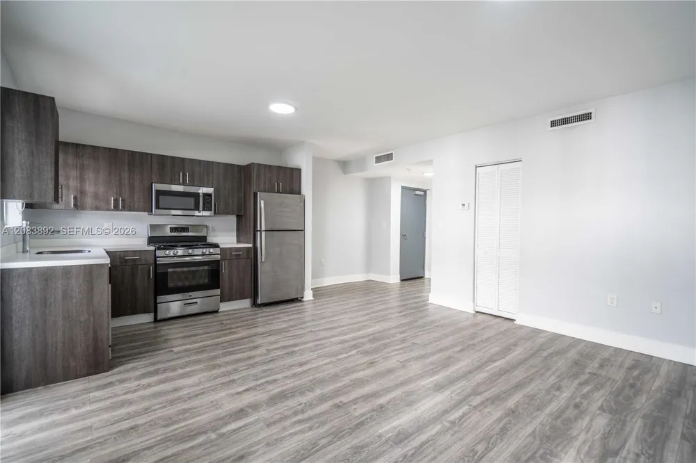 331 85th St #10 Miami Beach, FL 33141
