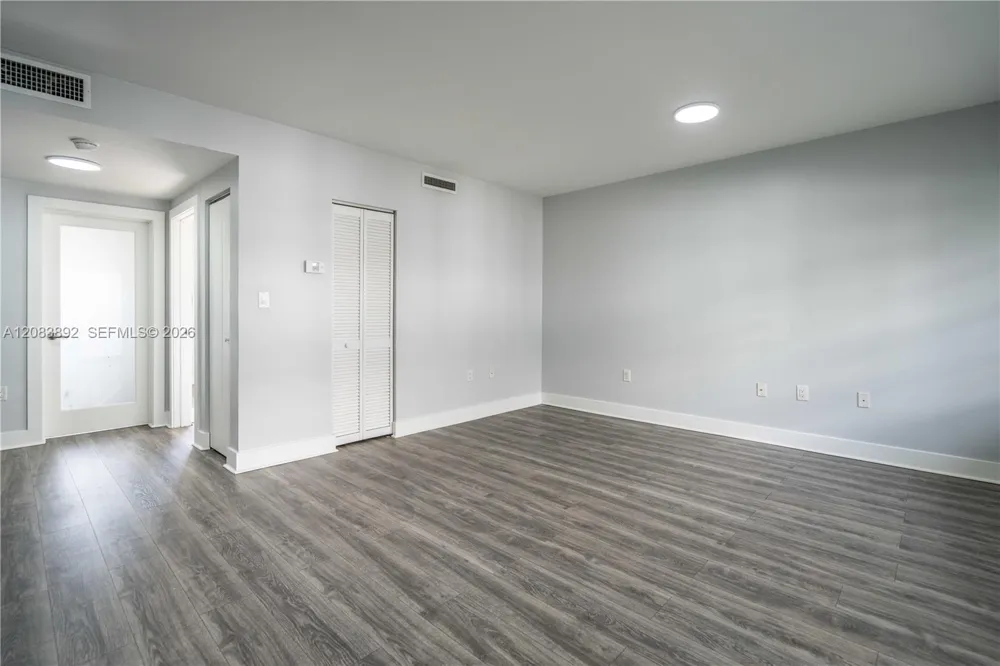 331 85th St #10 Miami Beach, FL 33141