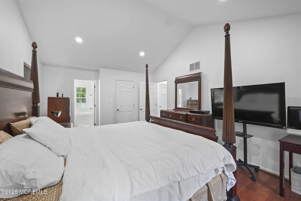 2 Sparrow Court Jackson, NJ 08527
